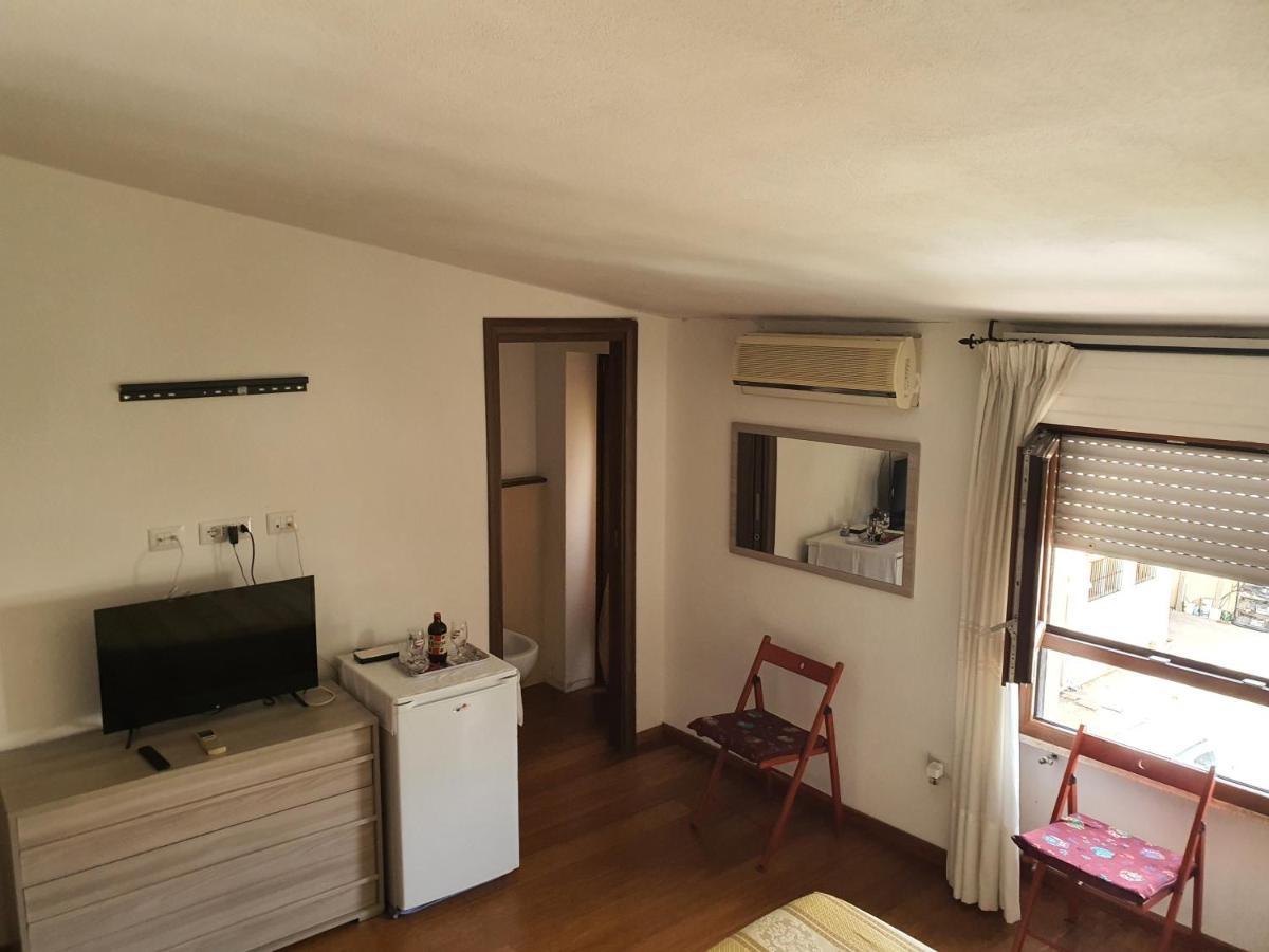 B&B La Terrazza Assemini Bagian luar foto